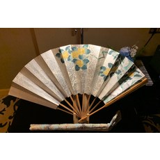 銀地秋柿摺扇 附扇袋及扇架, 如圖所示, 1個