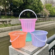 good 手提塑料小桶寫生洗筆桶沙灘玩具小水桶公園金魚提桶採摘桶, 多彩
