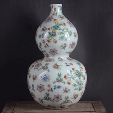 白底花果紋葫蘆瓶 高25釐米, 如圖所示