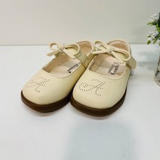 아가방(야탑점) 30%할인 신기기 편안한~ 심플 하면서 귀여운 디자인에 아가 구두입니다~