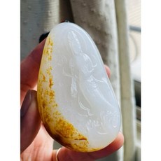 和闐玉 羊脂白帶灑金皮站觀音 和田玉獨籽 75.5g 金黃灑金 透潤無玉花 乳清白 透手影