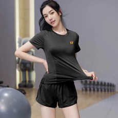 台灣發貨 大尺碼女款冰絲速乾短袖短褲運動兩件套 休閒薄款防走光跑步瑜伽服 透氣舒適多色可選