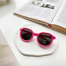 Q.M SHOP 五月新款兒童太陽眼鏡：輕巧偏光矽膠彈性ins風帥氣微方框，檢驗合格抗UV400兒童偏光