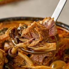 국내산 돼지고기 뼈없는 순살감자탕 우거지 시래기 해장국 뼈해장국순살, 2개, 630g