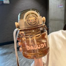DAGUDI 公仔胖胖杯 1000ml 大容量吸管水壺 附背帶 耐熱防漏兒童運動水杯, 1個, 背帶茶隔水壺咖色-1000ml