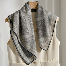 印花絲巾，花卉圖案服飾配件