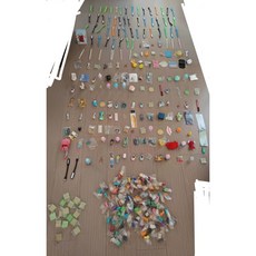 整圖總共 295樣雜物 一起賣 右下方是計數器 左下方是迷你象棋 現況如圖 容量問題 限一單, 1個