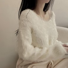 ViVEMO 女款 Mignon 蓬鬆安哥拉毛短版毛衣 08752