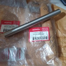 HONDA CRF150 後搖臂套管 52141-K84-900, 1個