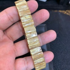 頂級6A白底清料滿絲金磚鈦晶手排，晶體清透，金絲飽滿，招財納福，提升自信，獨特金磚設計, 1個