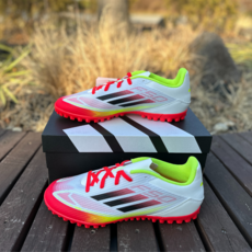 아디다스 F50 클럽 TF 성인 남성용 축구화 착화감좋은 인조잔디 맨땅용 가성비 경량 풋살화 국내매장판