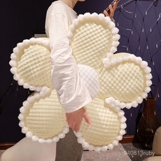 ins花朵抱枕客廳沙發裝飾枕頭，簡約五瓣花飄窗榻榻米靠枕靠墊，臺灣出貨, 黃色花朵【涼感冰豆豆+親膚水晶絨】,小號50CM*厚約11.5CM左右