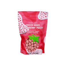 트레이더조 동결건조 딸기 (Freeze Dried Strawberry Pieces) 달지만 부담 없는 상큼한 요구르트 코팅, 4개, 198g