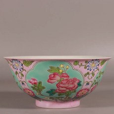琺瑯彩胭脂紅地花卉紋碗 口徑14釐米 高6釐米, 如圖所示