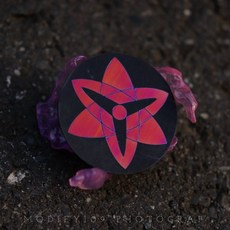 《鈦片工坊》火影忍者血輪眼鈦片 圓形鈦合金, 1個, 佐助血輪眼,30mm (JETS大盾)