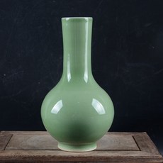 仿古瓷器 單色釉豆青釉 天球小花瓶, 如圖所示