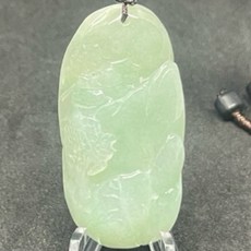 精雕細琢翡翠山水牌：天然美感與傳統藝術的完美結合，寓意平安吉祥