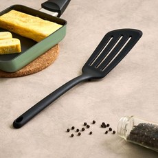 모던하우스 바닥에 닿지 않는 실리콘 생선뒤집개 블랙 450151