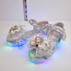 탈렌트클로젯 산본점 @25년 여름신상@ 걸을때마다 반짝반짝 불빛이~~ 예쁘고 편하게신는 여아최애 공주템 하트방울LED샌들