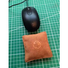 皮智屬標腕托 工程學屬標腕墊 絨面牛皮摔紋皮質