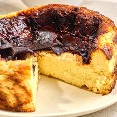 완벽한 수제생산! 꾸덕꾸덕 쫀득쫀득 수제 바스크 치즈 케이크(1호사이즈), 1개, 650g