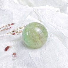 金34 螢石球 7.6cm 薄青色 青蘋果感 夏日西瓜色 透綠 綠帶漸層, 1個