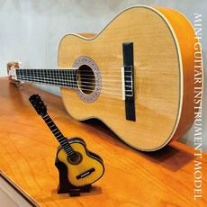 【時空樂器坊】袖珍吉他樂器模型，音樂精緻迷你，小提琴 琵琶二胡 薩克斯風 月琴 古箏 袖真 樂器，台灣現貨二天到貨, 1個