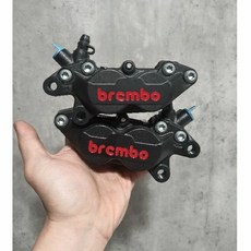 Brembo 對四卡鉗, 1個, 黑底紅對二螃蟹