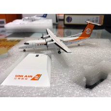 ALB 1:200 飛機模型 UNI AIR DASH-8-300 B-15225, 1個