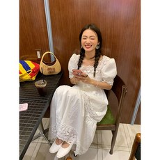 스퀘어넥 펀칭 원피스 반팔 화이트 스모킹 포인트 레이스 플라워 소매 디자인