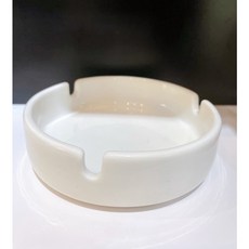 白色煙灰缸, 1個