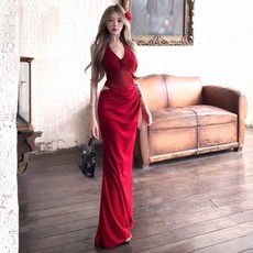 투니스 여성 단색 슬림핏 롱 홀터넥 원피스