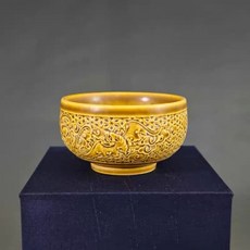 磁州窯 黃釉雕刻福壽紋羅漢杯, 如圖所示