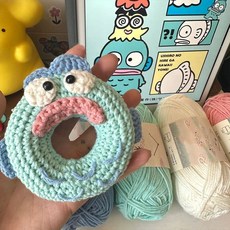 手工編織DIY材料包 毛綫鈎針卡通甜甜圈包掛件鑰匙扣 手作吊飾 情侶吊飾 禮物, 1個, 醜魚甜甜圈【送教程】