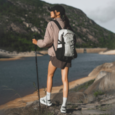 新款戶外登山包，大容量輕便徒步背包，運動雙肩包，輕量化防水旅行背包