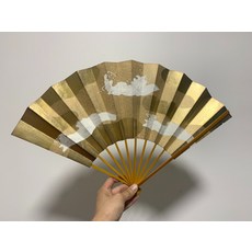 金箔白雲摺扇, 如圖所示, 1個