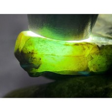 瓜地馬拉七彩翡翠原石 危料脫砂冰種賭石料 155g 可製作牌子戒面, 1個