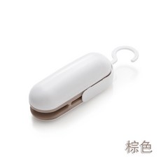 桃園出貨 迷你零食封口機便攜家用切封兩用塑膠袋食品保鮮封口神器 家用食品袋密封機零食封口 小型便攜零食神器家用吸手壓式, 1個, 一代棕色（電池款）