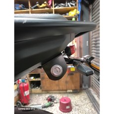 用兵造車 FZS150 V3 V4 FZX 車牌下移組，機車改裝配件，車牌支架下移，提升美觀與安全, 1個, 鎖頭架