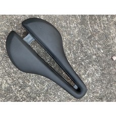 自行車坐墊 aeolus comp 短鼻 中空, 如圖所示, 1個