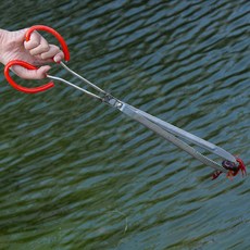 黃鱔夾子 鱔魚夾 泥鰍鉗子 螃蟹夾 加長防滑 長魚捕捉器 魚夾 專業夾魚抓捕工具 趕海夾 垃圾夾子 炭夾 火鉗 捉魚器, 1個, 升級彈簧寬口款(65厘米)