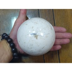 §能量礦石§ 印尼雪花瑪瑙球1394g，直徑104mm，獨特雪花紋理，能量淨化，舒緩壓力, 1個