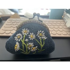 復古金口雛菊刺繡零錢包 牛仔布手拿包 小巧內袋收納包