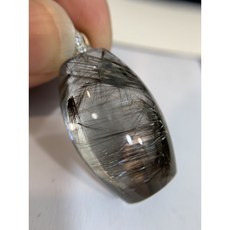 頂級白底清透帶貓眼效應黑銀鈦桶珠（含銀鍊），展現獨特光澤與個人魅力，提升自信與活力, 1個