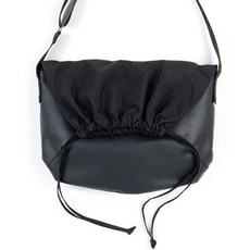 PEEPS flat leather string messenger bag(black)
