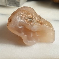戈壁透瑪瑙原石擺件，天然無打磨獨特石紋，居家空間裝飾擺設