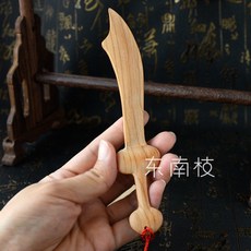 有貨桃木劍正宗肥城桃木雕刻兒童寶寶小孩男女護身壓驚隨身掛件道士劍 過爐保平安 鎮宅保平安, 原木色  18cm桃木刀, 1個