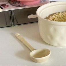 【開發票/統編】陶瓷泡麵碗 高顏值奶油風撞色帶蓋勺 宿舍學生用方便麵碗 雙耳螺螄粉湯碗 大容量, 1個, 奶fufu撞色泡麵盃-衕款專屬勺子