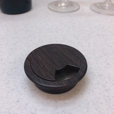 富爾康 塑膠出線孔53mm集線器 裝潢木工配件 隱藏蓋 系統家具集線器 線材收納 出線盒 線孔蓋 出線蓋 桌面孔蓋 木紋色走線蓋, 塑膠出線孔-胡桃, 1個