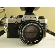 올림푸스 OM10 35mm 수동 초점 필름 카메라 및 렌즈 콤보
